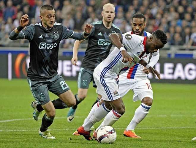 后场发起稳 后场发起稳